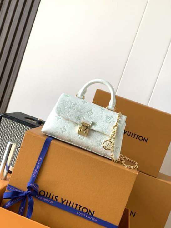 Picture of Louis Vuitton Handbags _SKUfw235415444fw